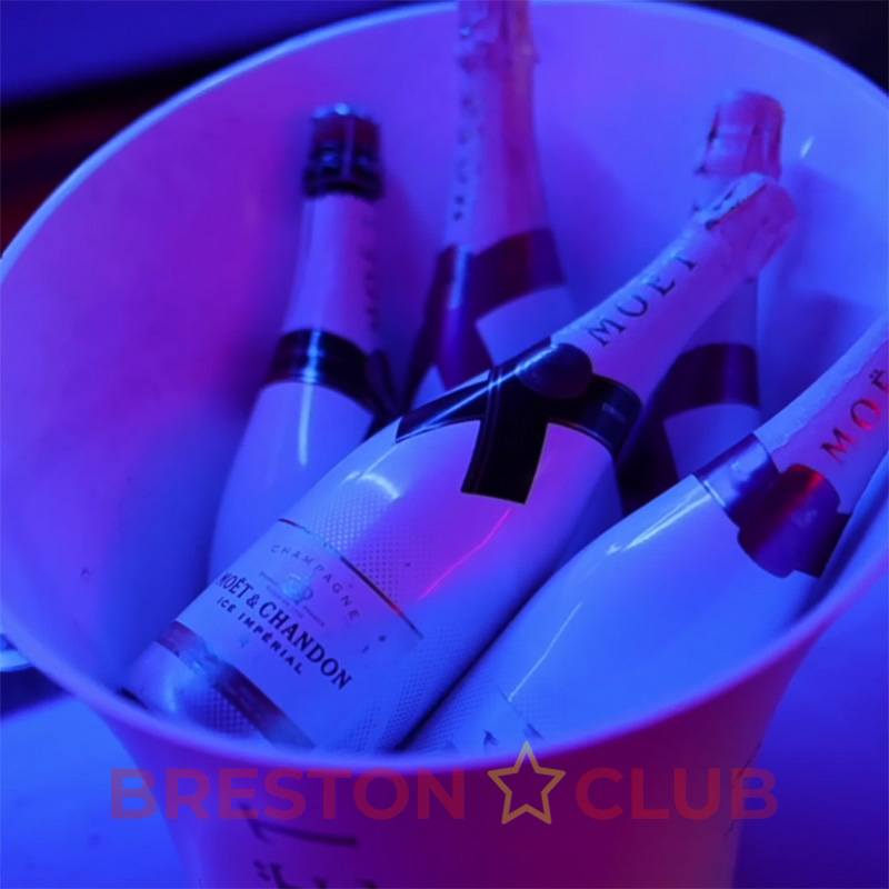 Breston Strip Club Barcelona - Nightclub in Barcelona, Spain