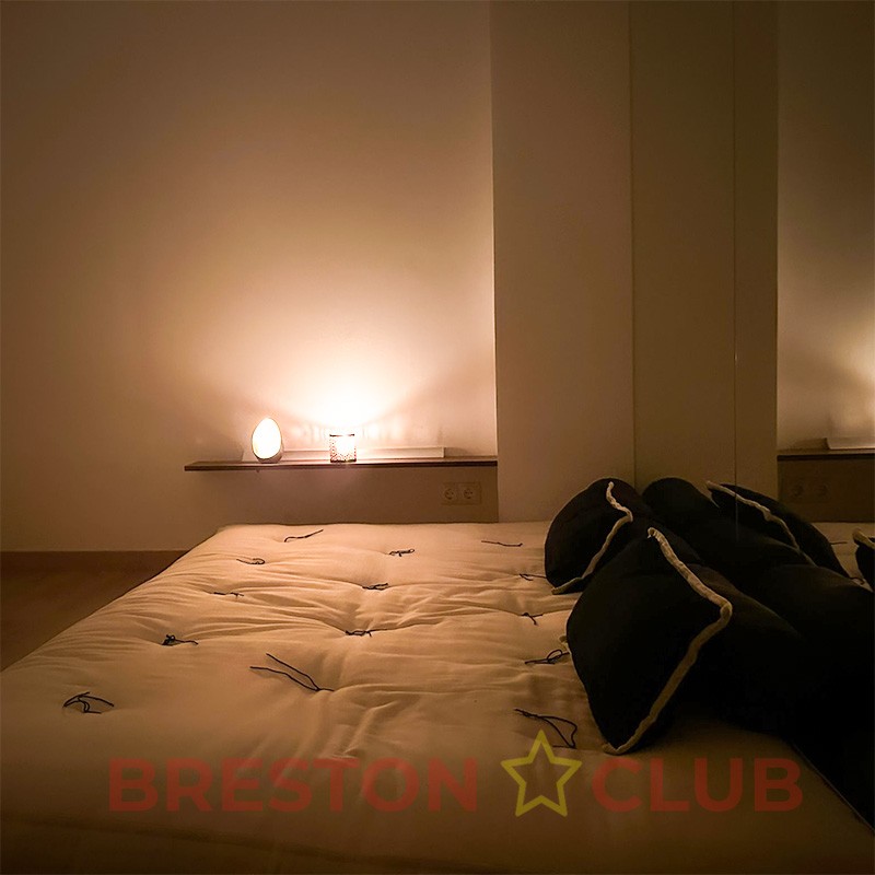 Breston Strip Club Barcelona - Nightclub in Barcelona, Spain