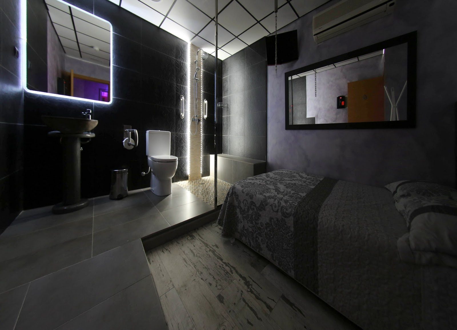 Club Estel - Nightclub in Barcelona, Spain
