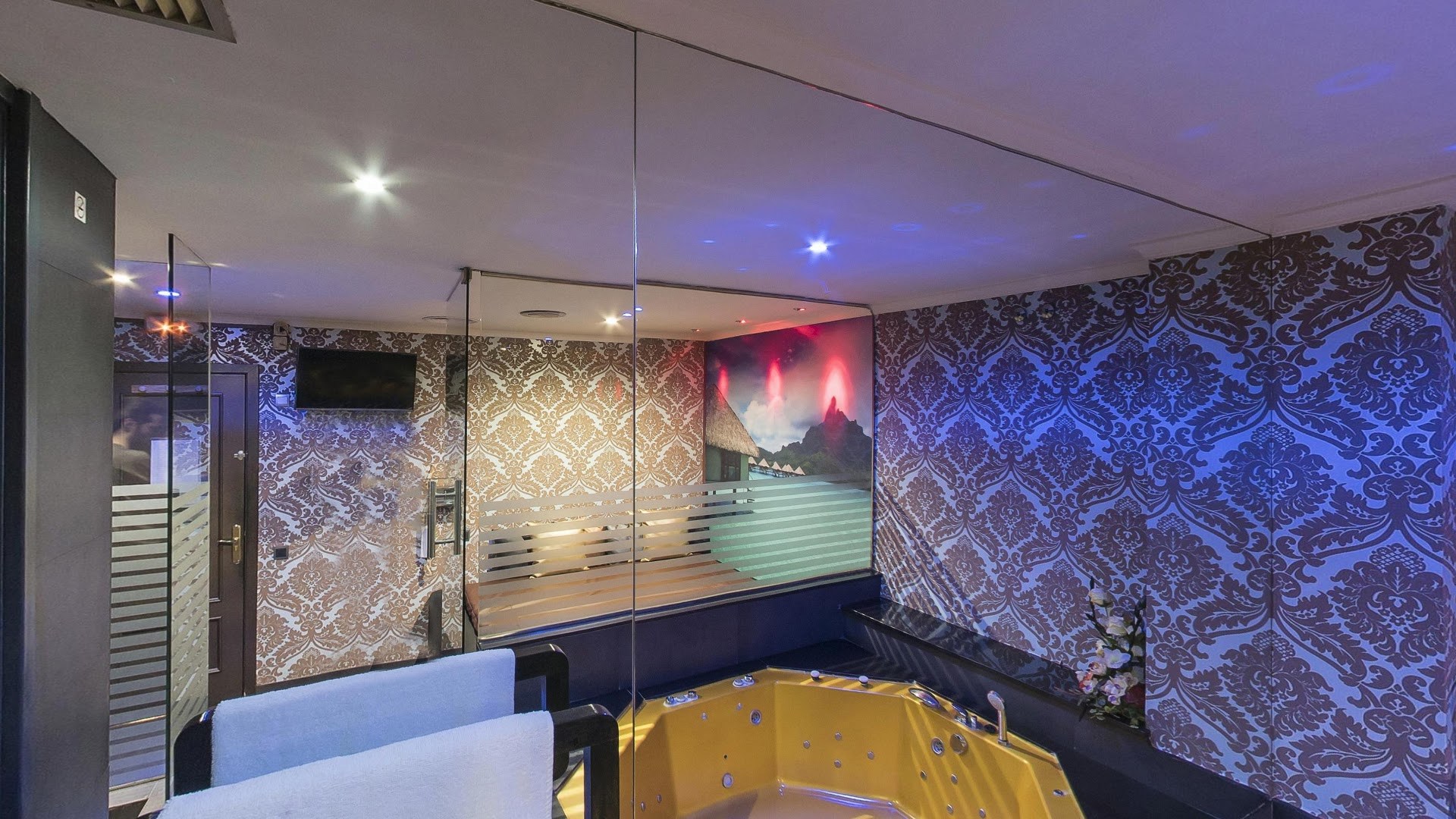 Darling Strip Club Barcelona - Nightclub in Barcelona, Spain