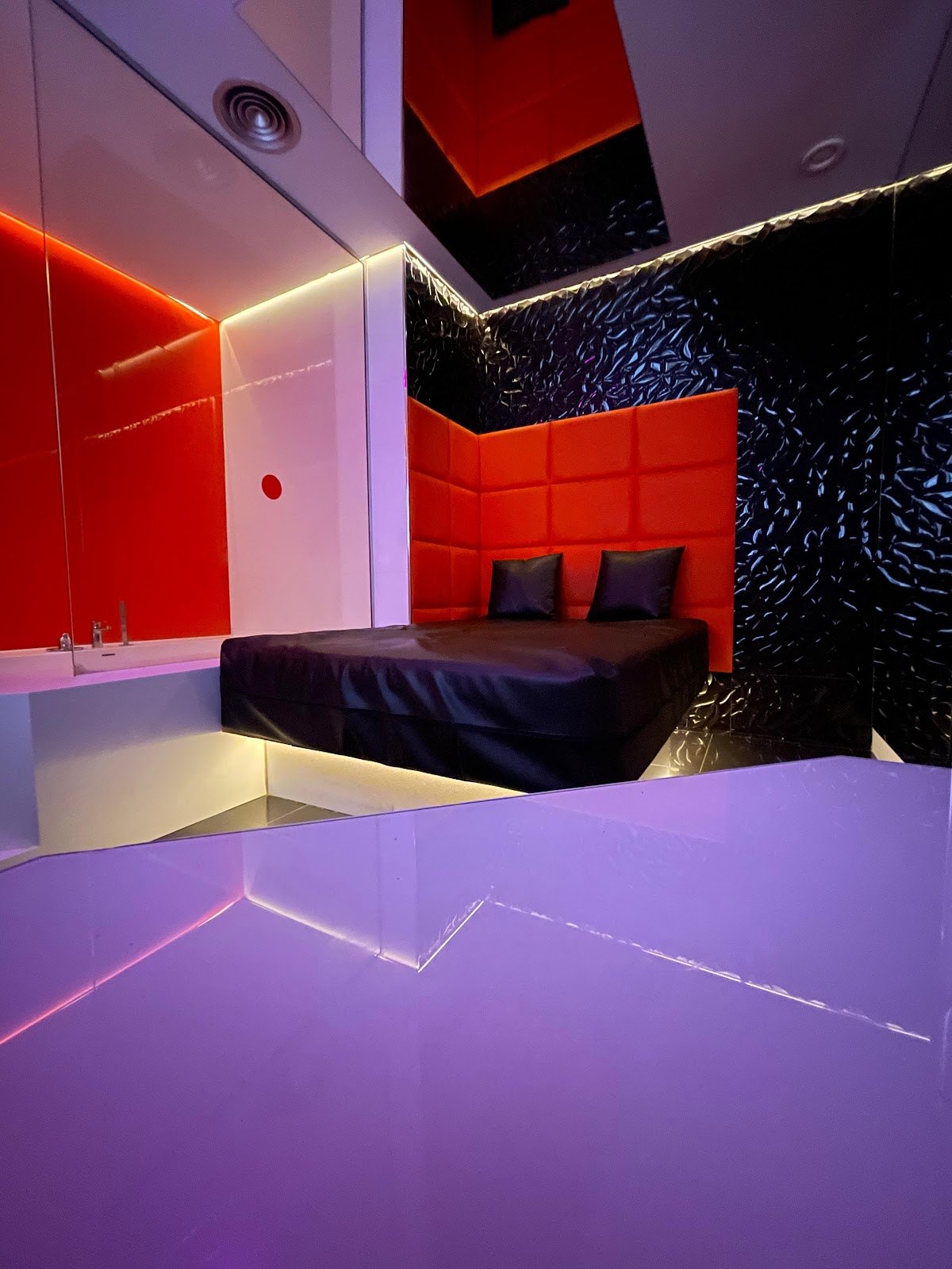 Haima Entença - Nightclub in Barcelona, Spain