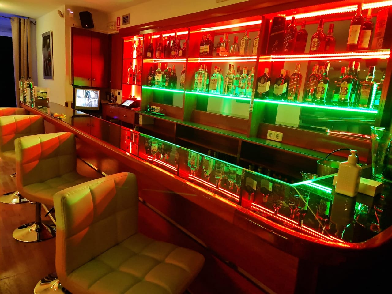 Loreto32 Night Club - Nightclub in Barcelona, Spain