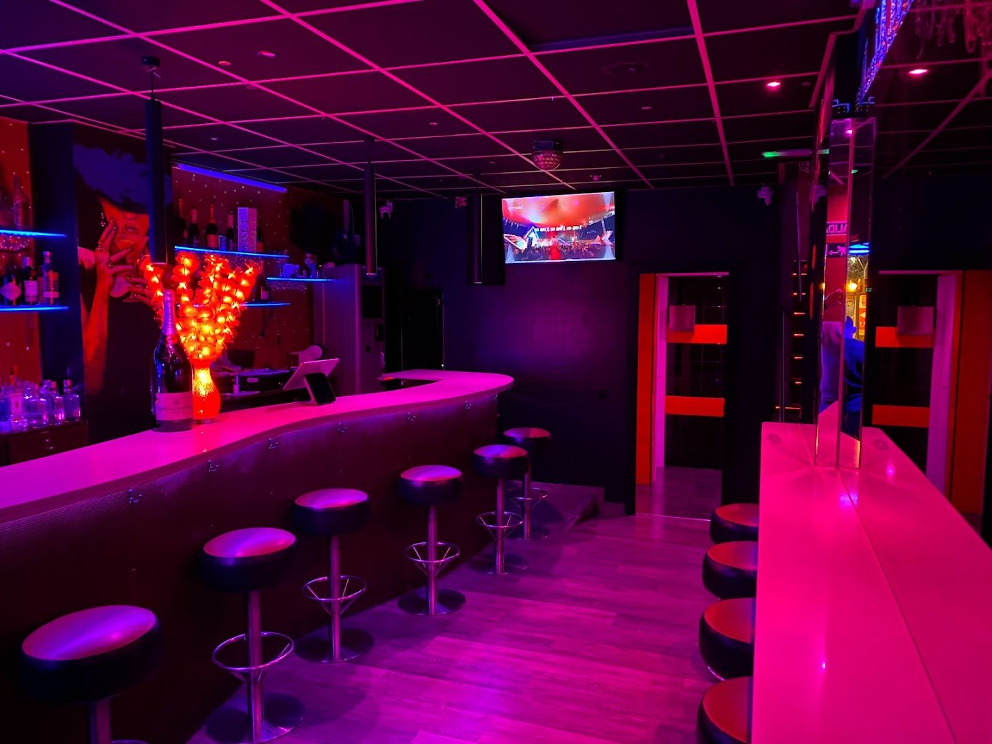 Pink Lady - Gentlemen’s Club - Nightclub in Barcelona, Spain