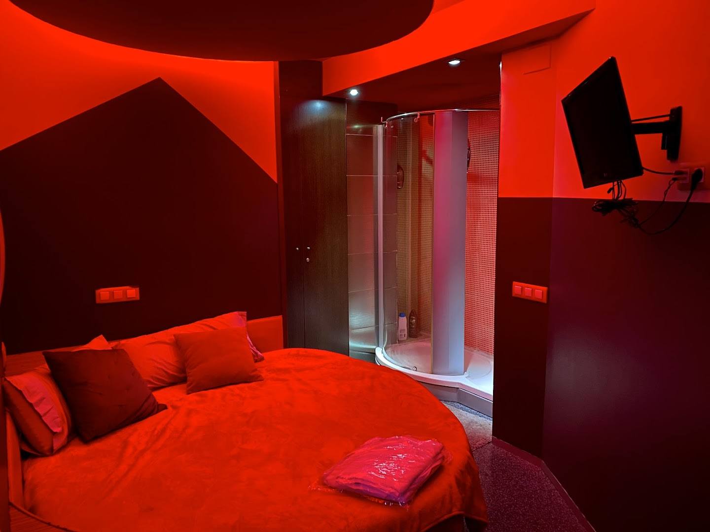 Skylab - Gentlemen’s Club - Nightclub in Barcelona, Spain