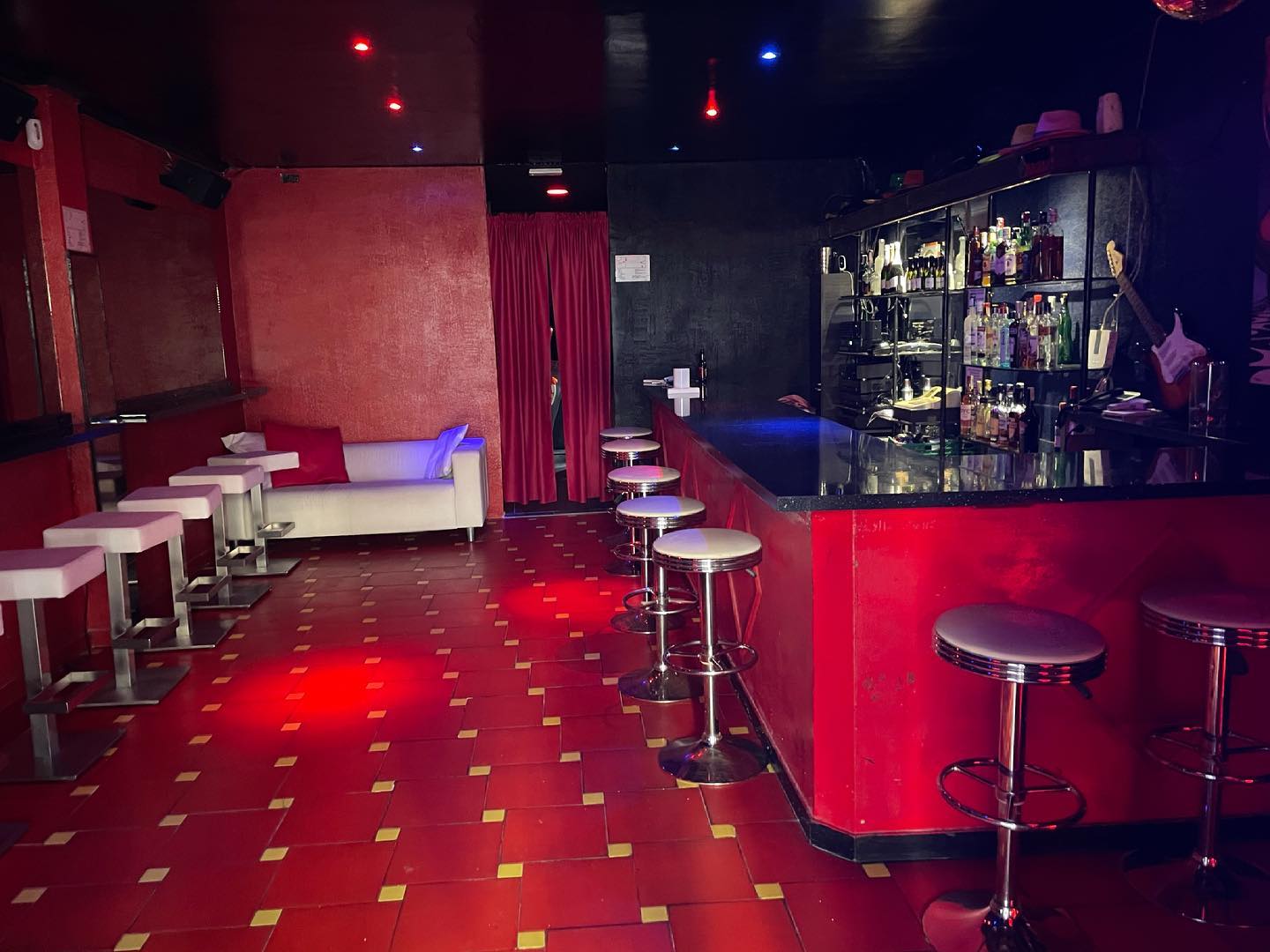 Ana's Bar Benidorm - Nightclub in Benidorm, Spain