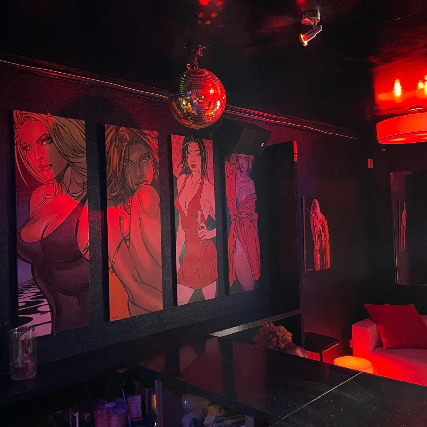 Ana's Bar Benidorm - Nightclub in Benidorm, Spain