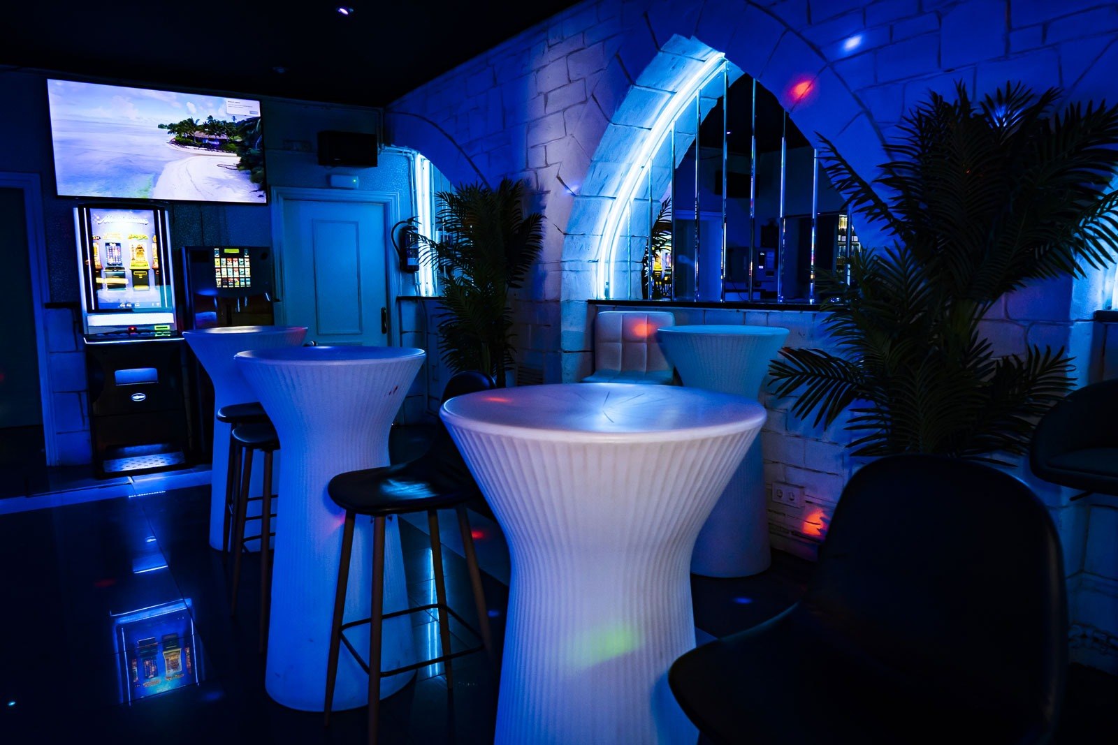 Hotel Club Private - Nightclub in Berrioplano, Spain