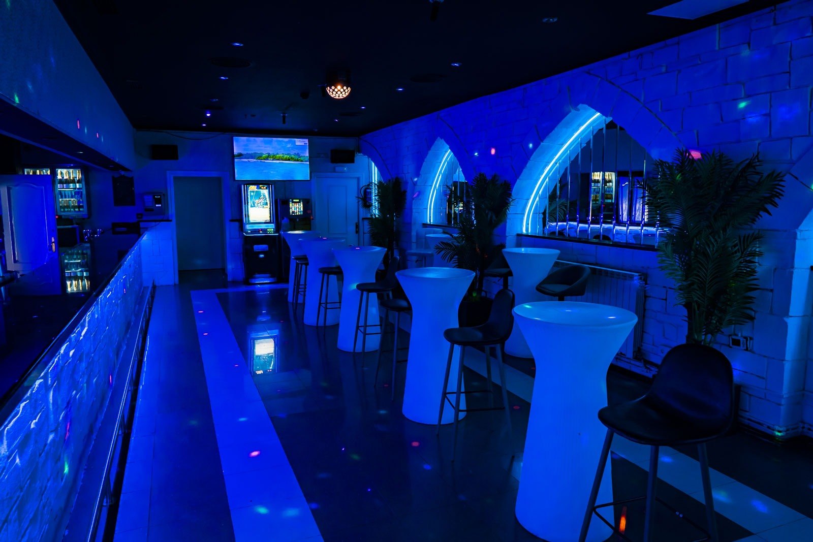 Hotel Club Private - Nightclub in Berrioplano, Spain