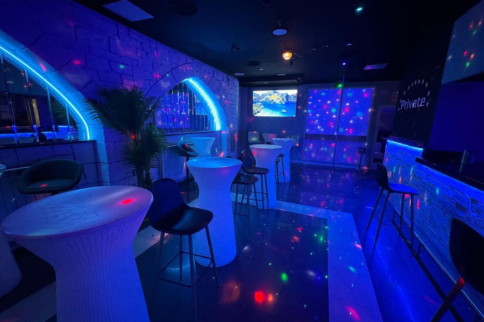 Hotel Club Private - Nightclub in Berrioplano, Spain