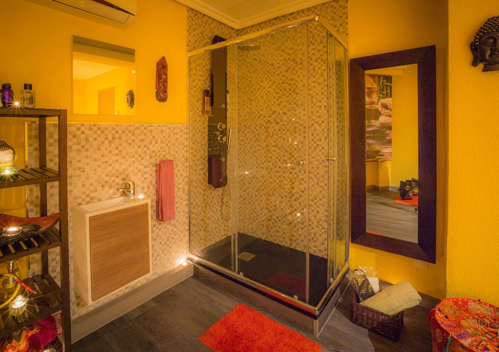 Tantra Usuaya - Erotic Massage in Madrid, Spain