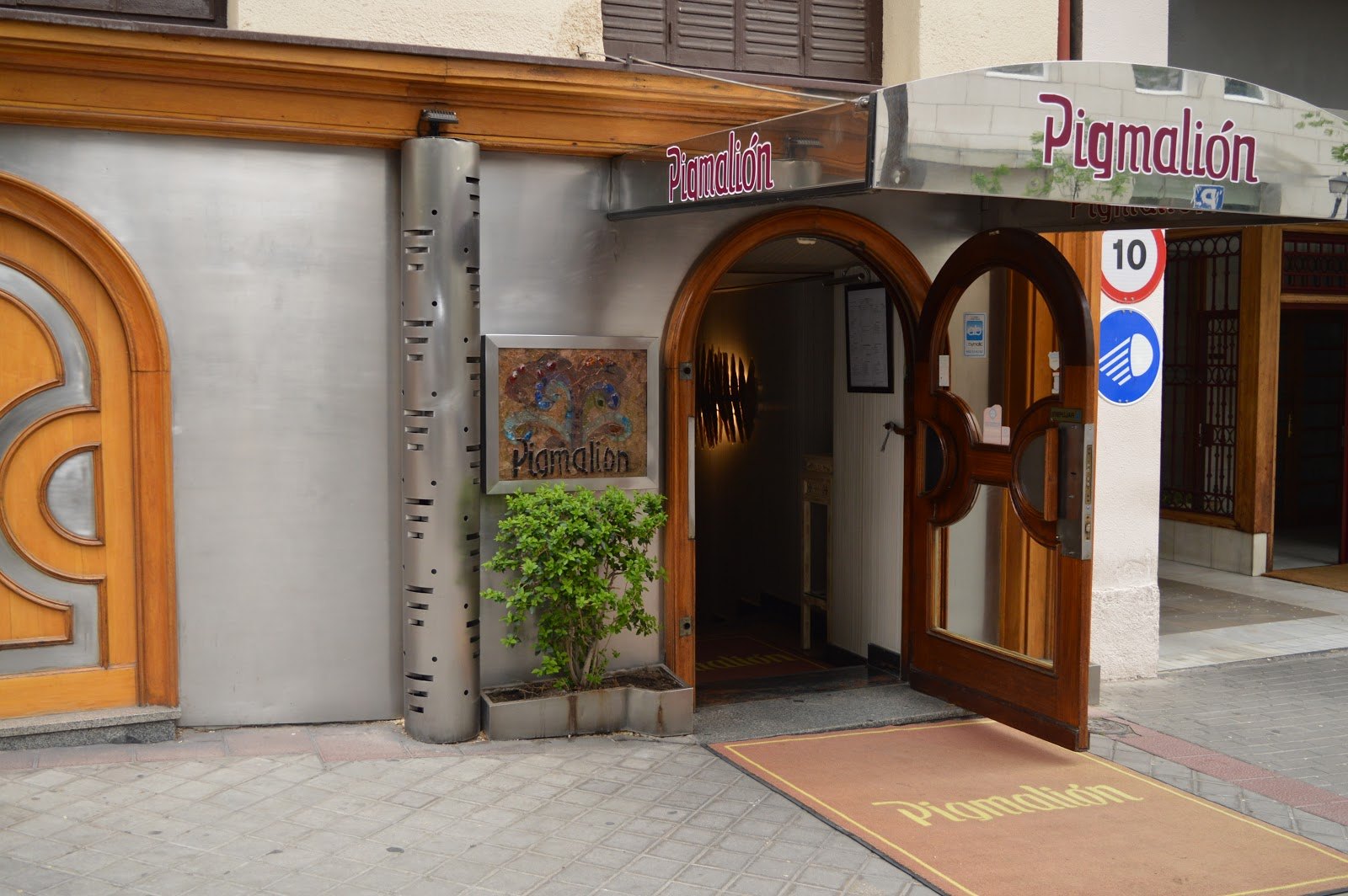 Bar Pigmalion - Nightclub in Madrid, Spain