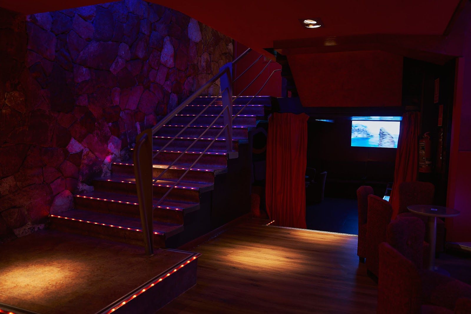 New Girls Cabaret - Nightclub in Madrid, Spain