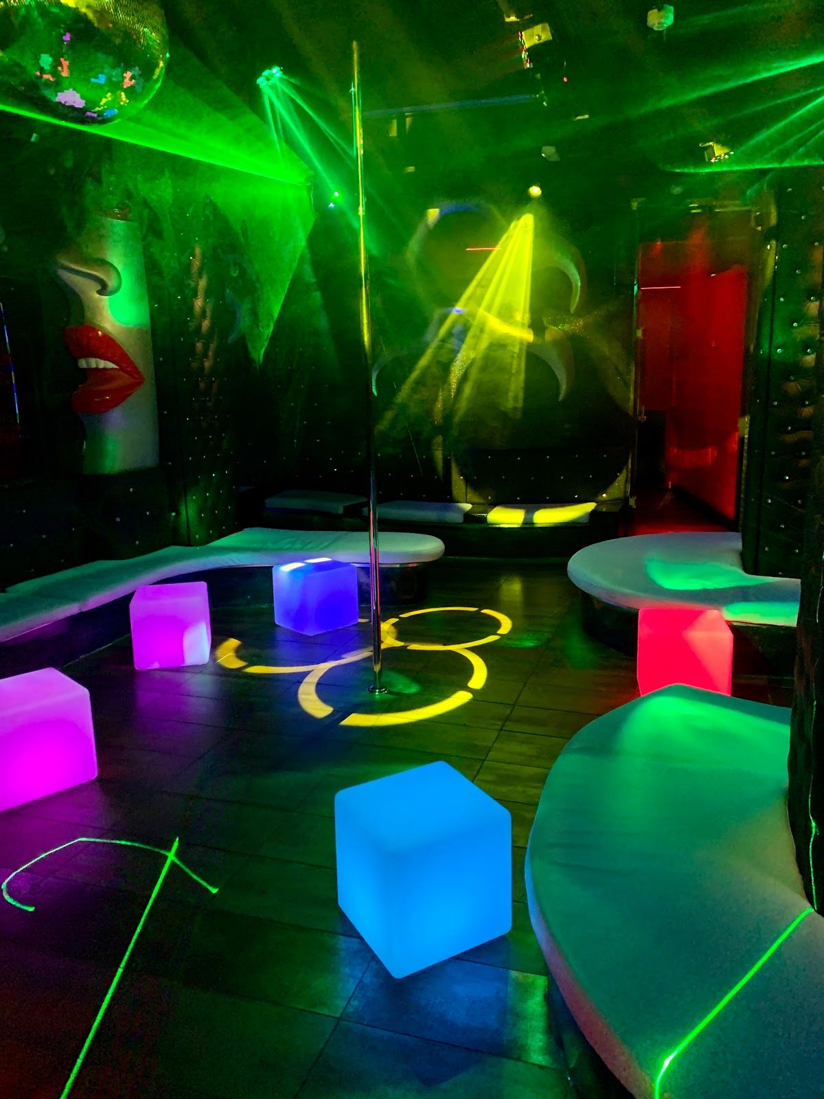 Encuentros Vip Madrid- Club Swinger Liberal - Swinger Club in Madrid, Spain