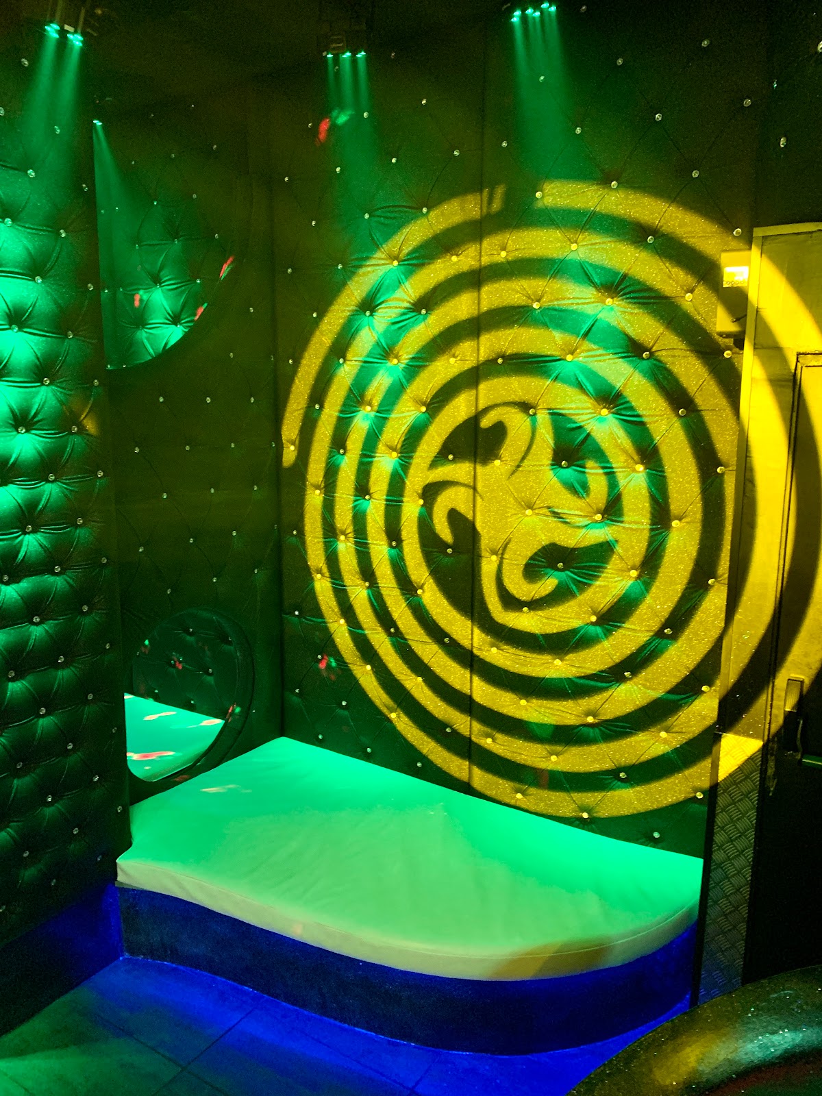 Encuentros Vip Madrid- Club Swinger Liberal - Swinger Club in Madrid, Spain