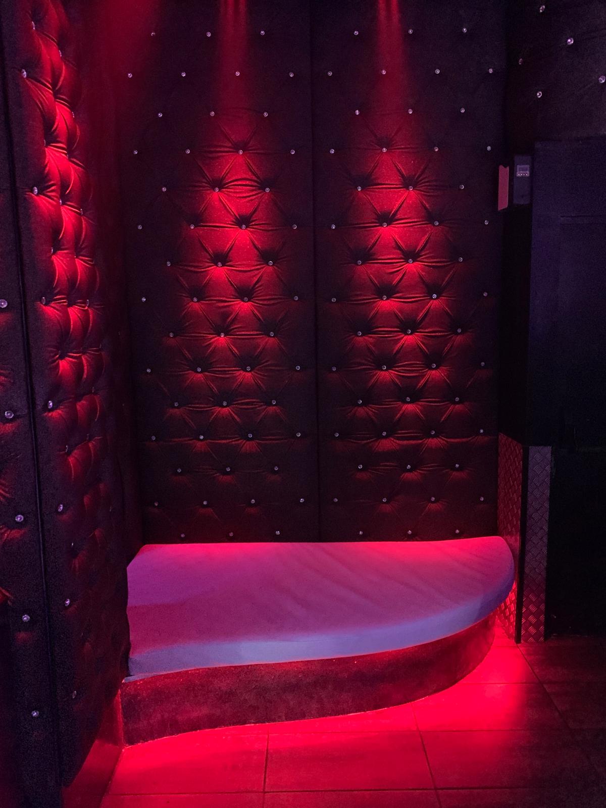 Encuentros Vip Madrid- Club Swinger Liberal - Swinger Club in Madrid, Spain
