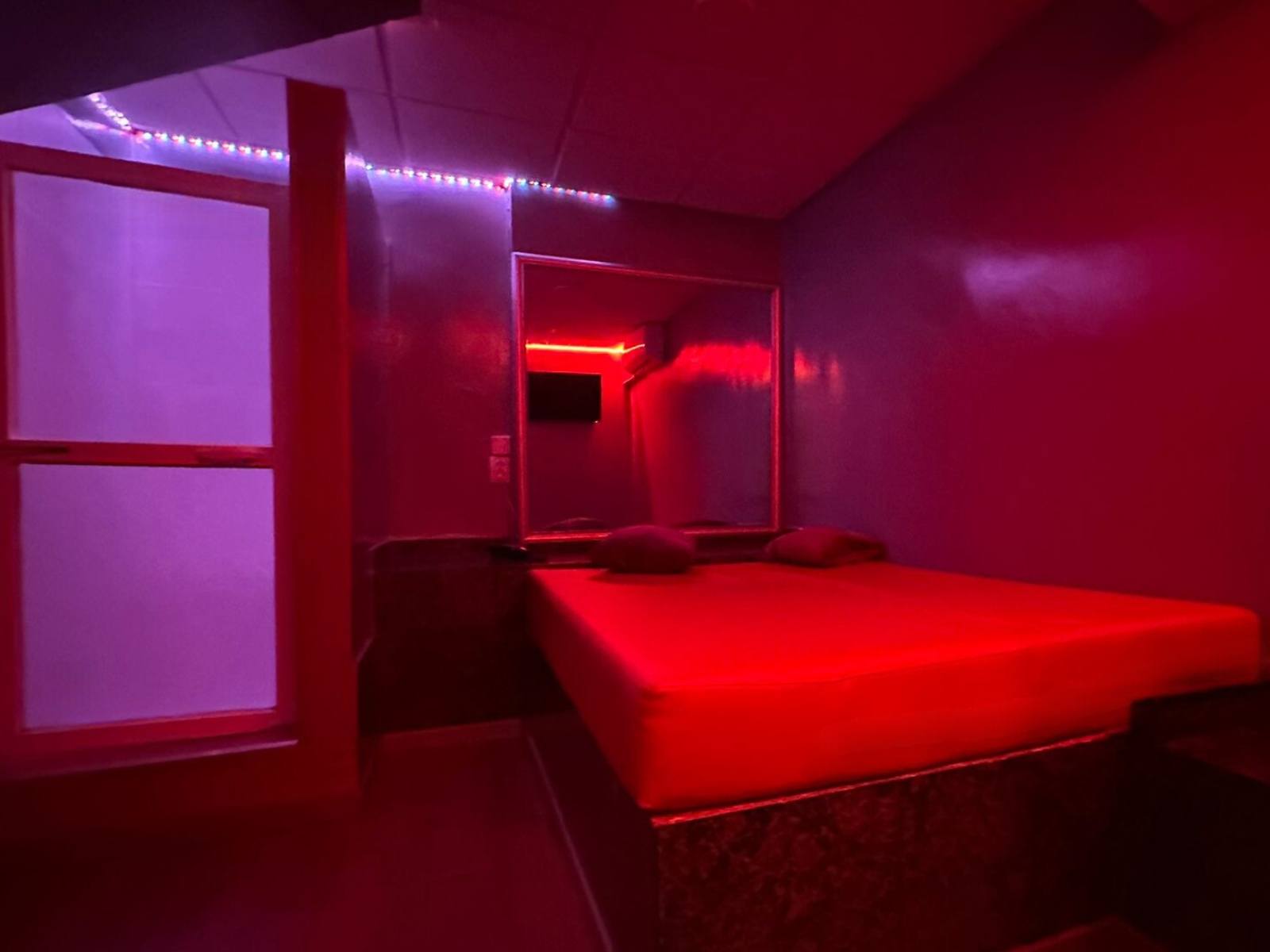 Club California - Nightclub in Marbella, Spain