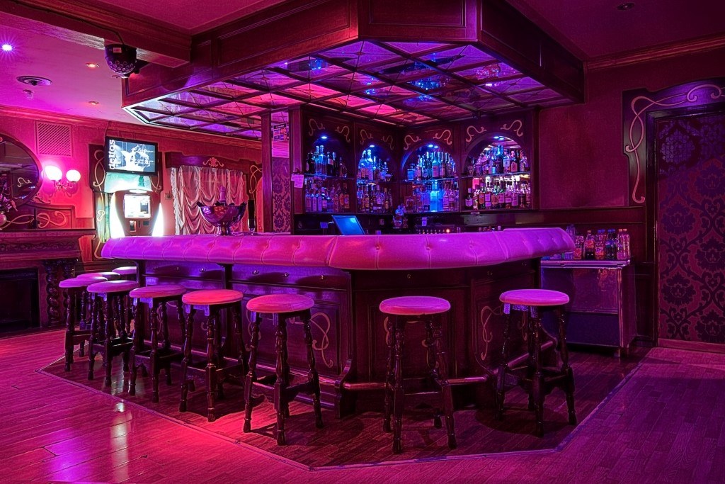 Delfos Girls - Nightclub in Palma, Spain