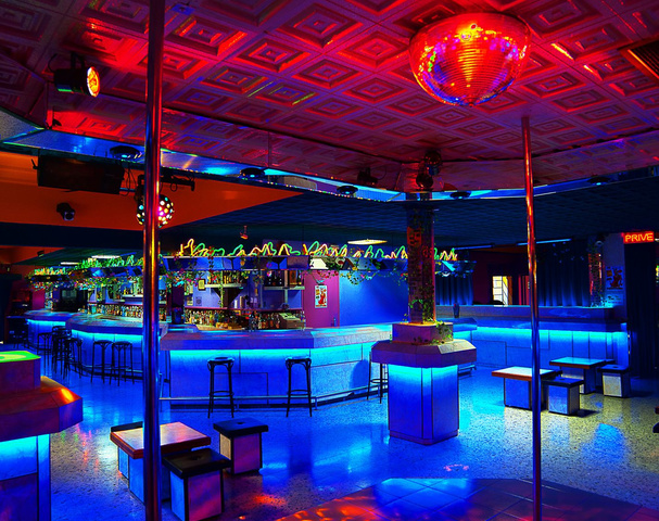 Hotel Club Nederland - Nightclub in Sant Fruitos De Bages, Spain