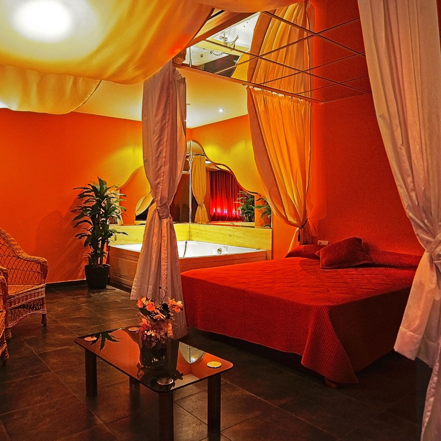 Hotel Club Nederland - Nightclub in Sant Fruitos De Bages, Spain