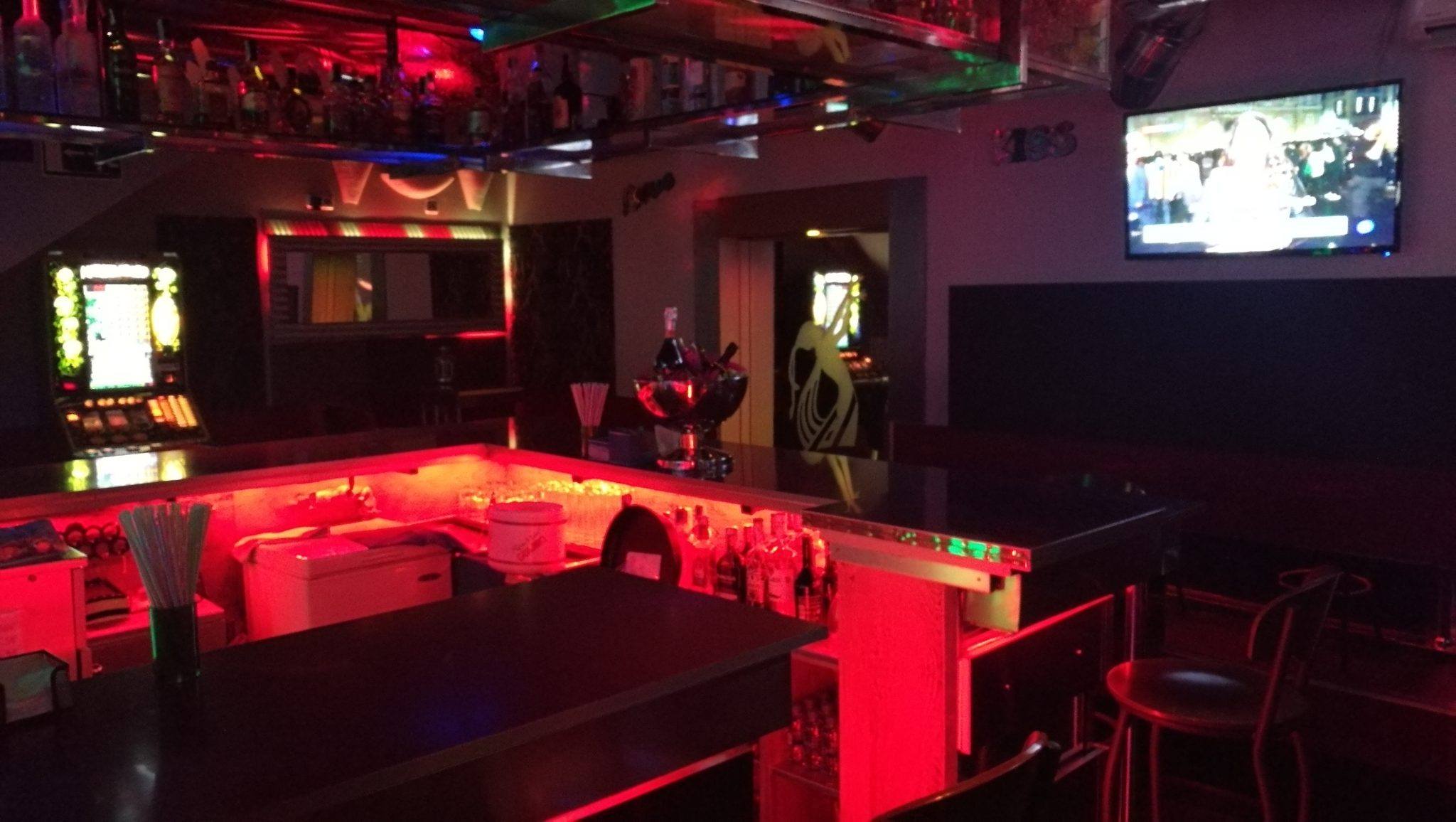Hostal Club Cherie - Nightclub in Torremolinos, Spain