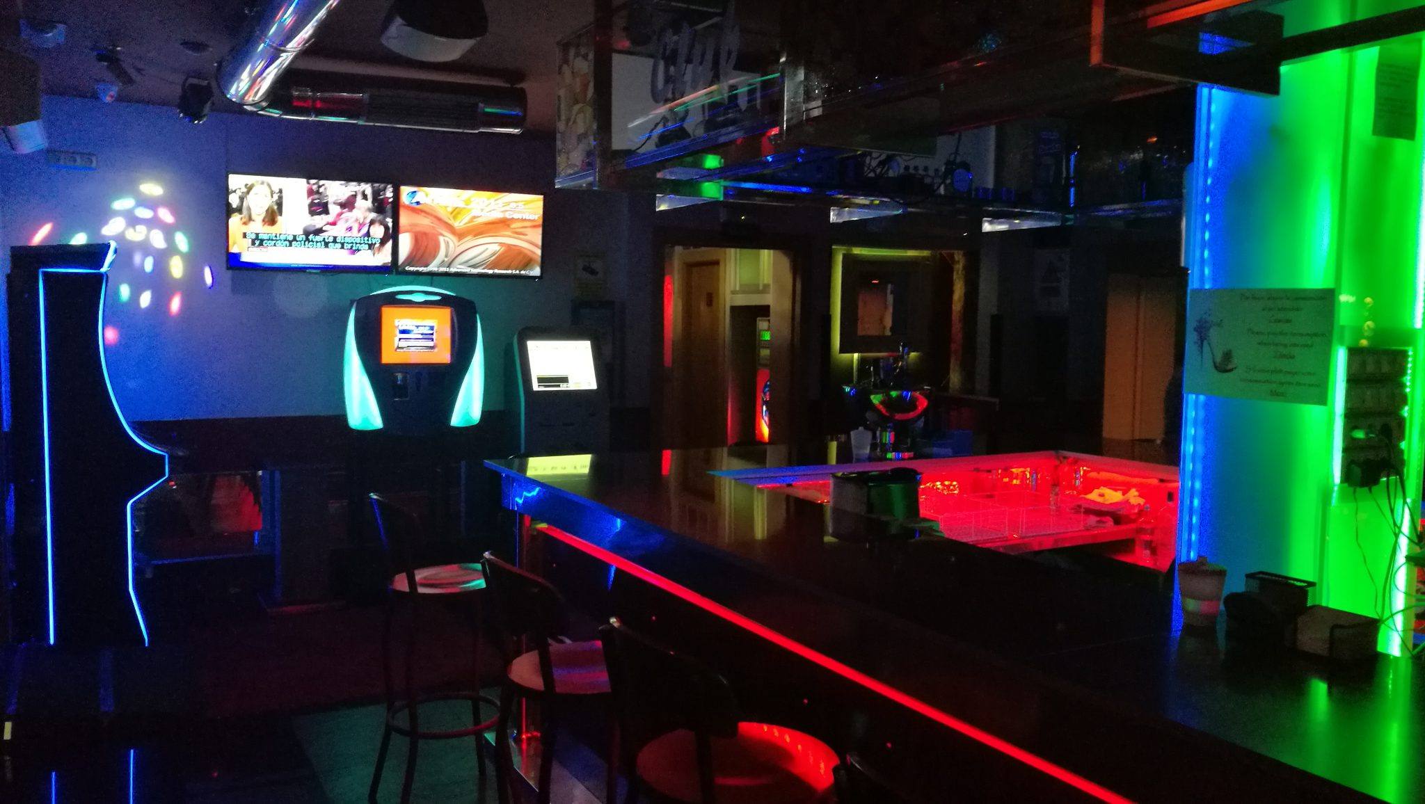 Hostal Club Cherie - Nightclub in Torremolinos, Spain