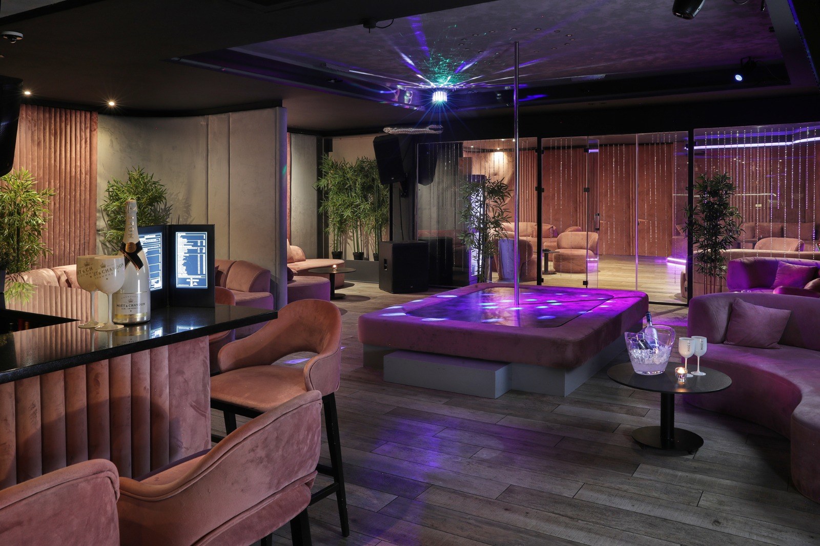Cleo Saunaclub - Fkk in Bargen, Switzerland