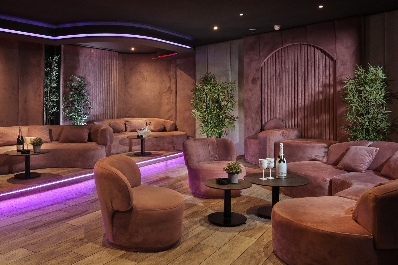 Cleo Saunaclub - Fkk in Bargen, Switzerland