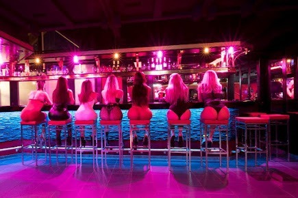 Castello Kontaktbar - Nightclub in Brunnen, Switzerland
