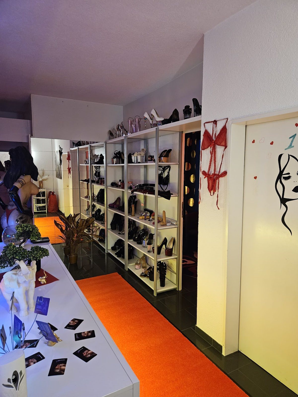 Erotikstudio Lora - Erotic Massage in Emmen, Switzerland