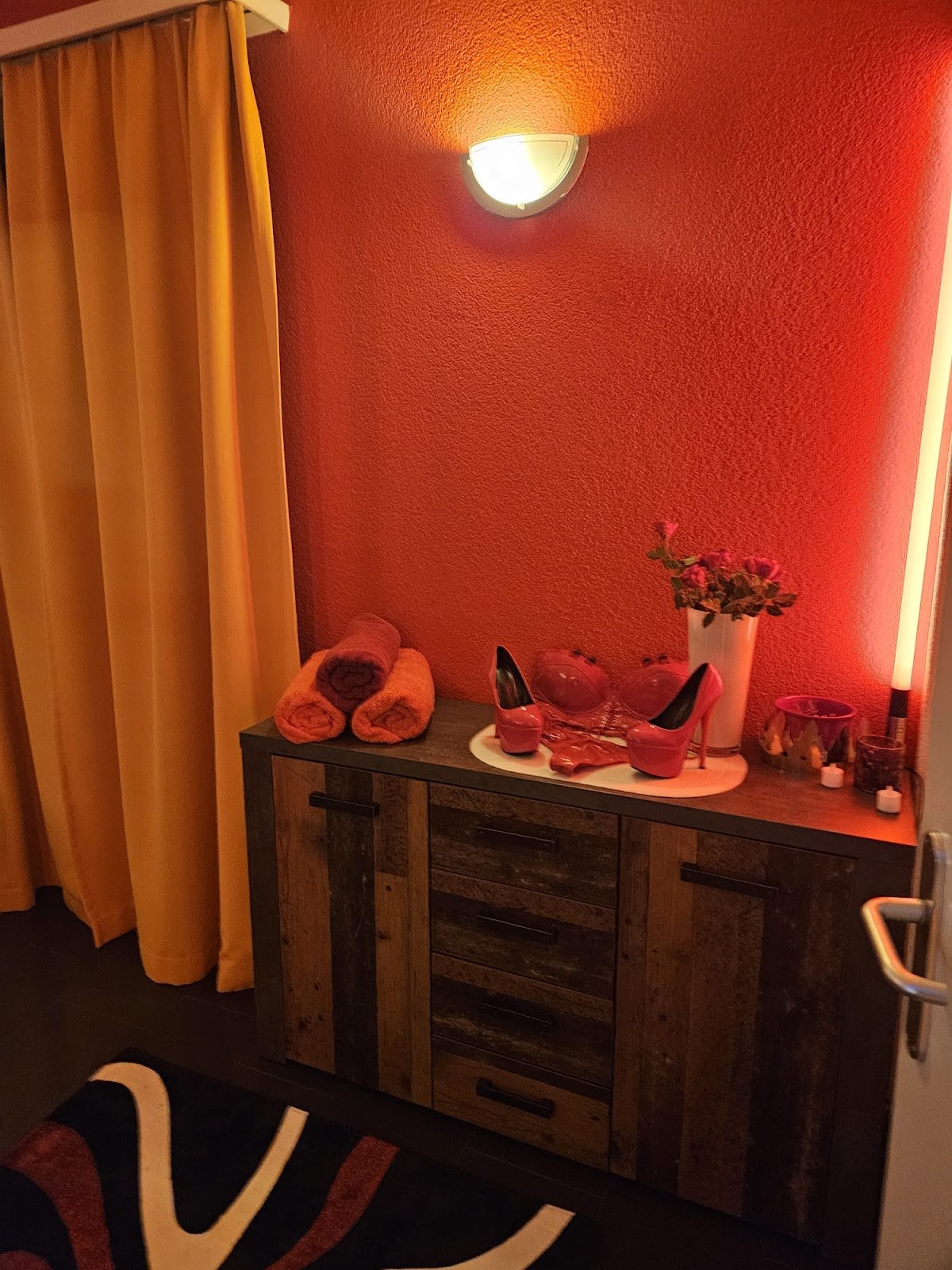 Erotikstudio Lora - Erotic Massage in Emmen, Switzerland