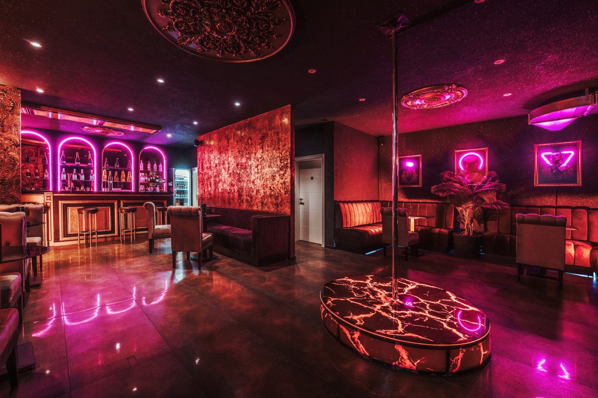 Club Millenium Kontaktbar - Nightclub in Neftenbach, Switzerland