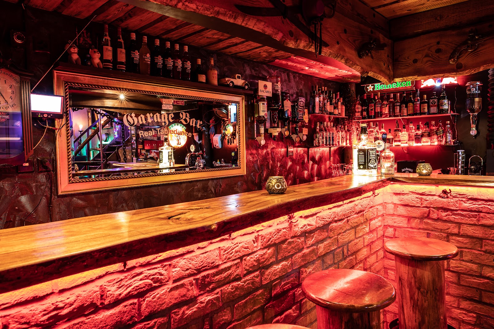 Garage Bar - Nightclub in Neftenbach, Switzerland