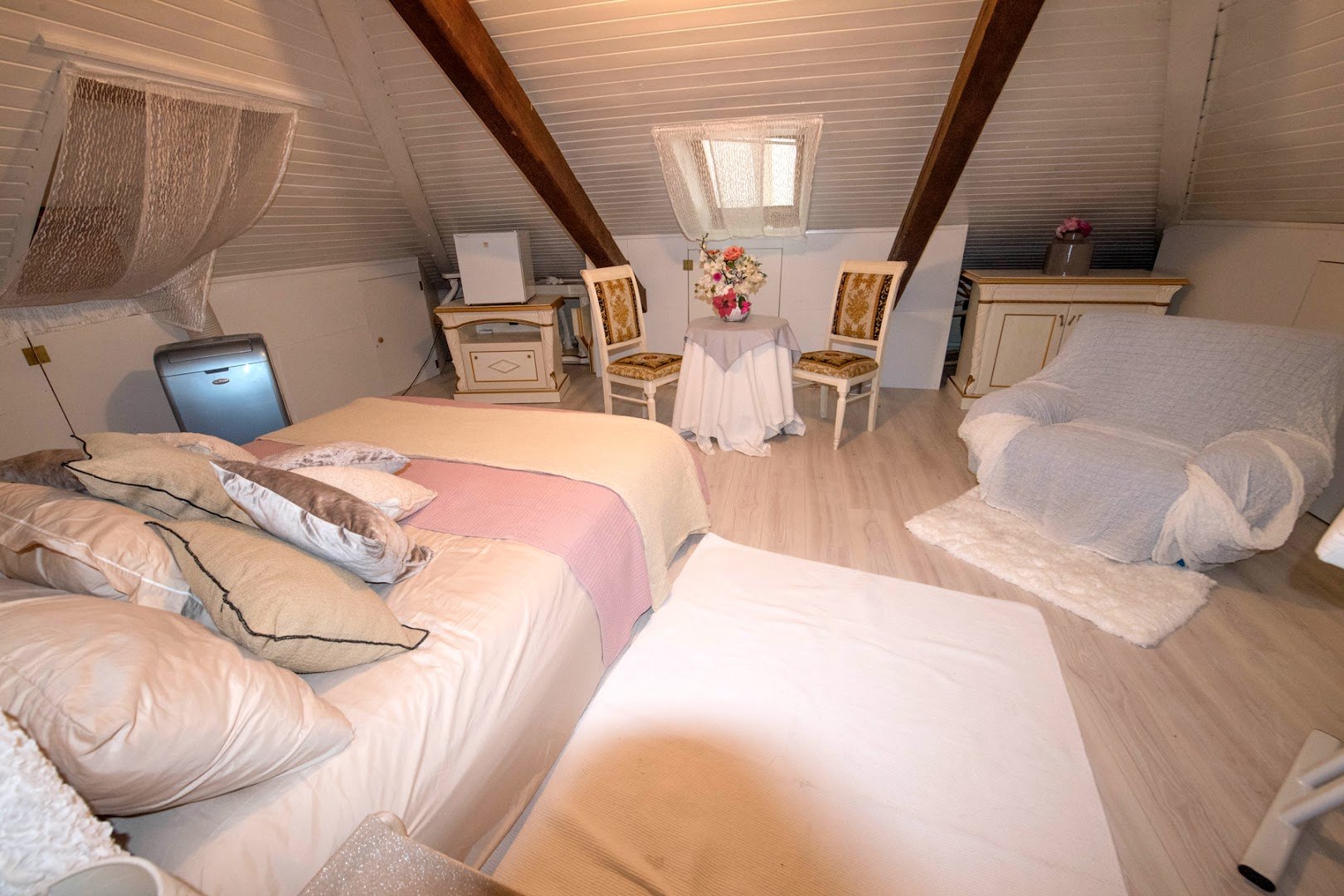 Chez Cindy | Salon De Massage Érotique - Brothel in Neuchatel, Switzerland