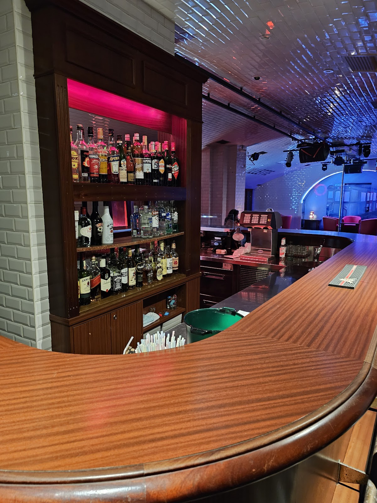 Bar Contact Le Metro - Nightclub in Oron, Switzerland
