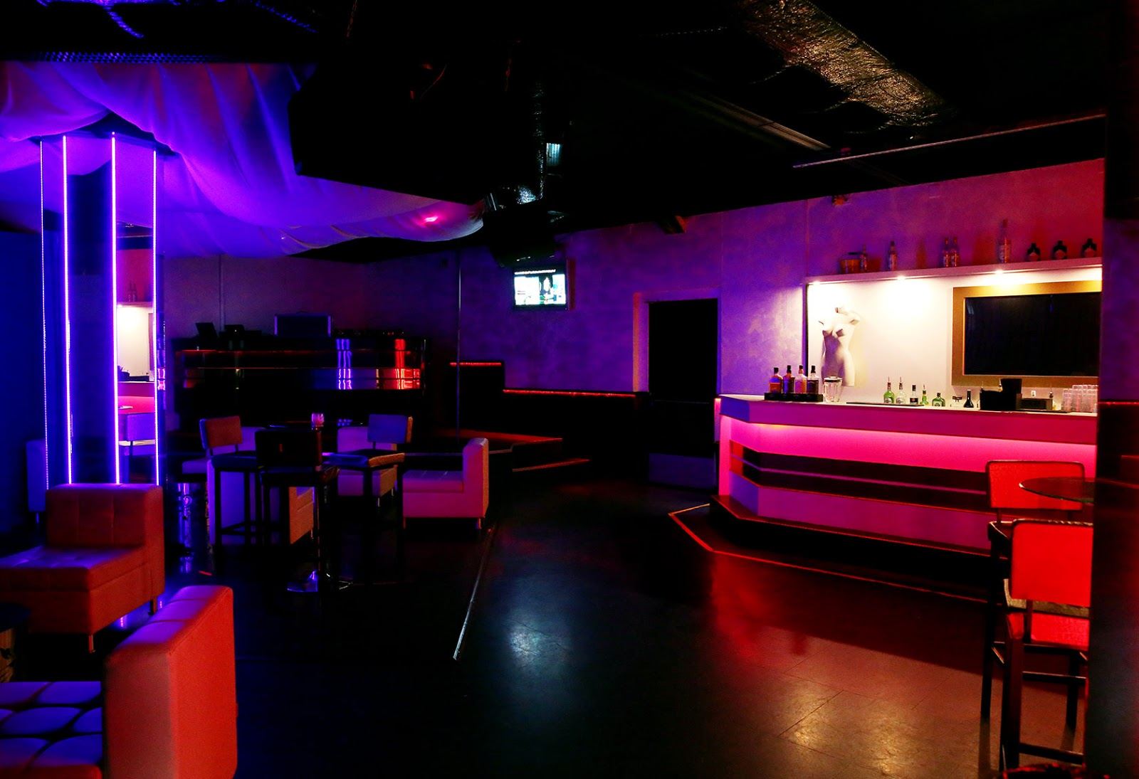 Iceberg Erotic Club - Fkk in Pazzallo, Switzerland