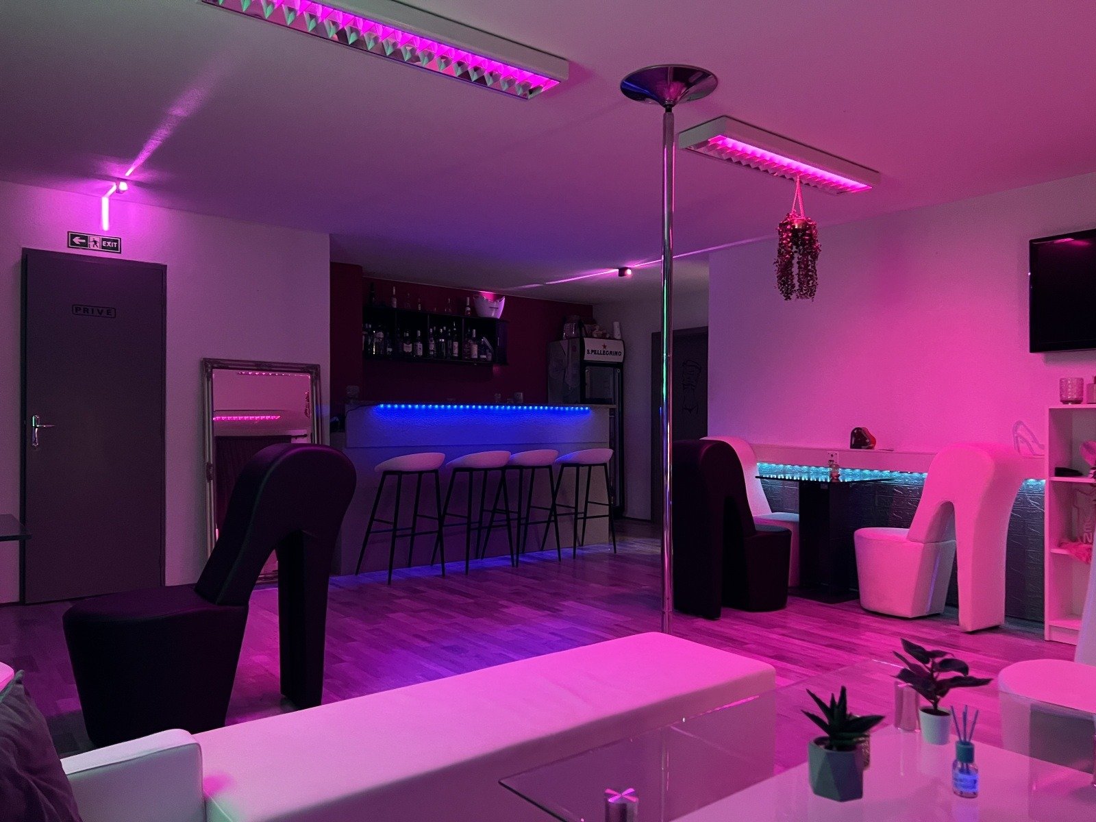 Salon & Bar Suleik Girl - Erotic Massage in Rose, Switzerland