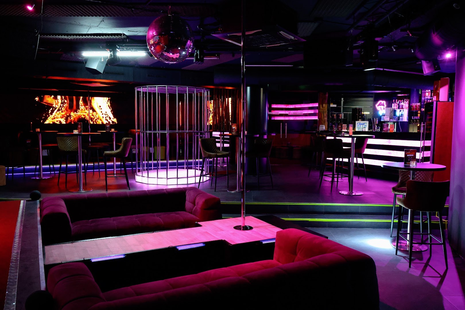 Crystal Club & Lounge | Stripclub | Tabledance | Live Shows | Nightclub - Nightclub in Volketswil, Switzerland