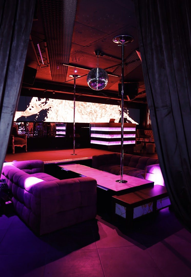 Crystal Club & Lounge | Stripclub | Tabledance | Live Shows | Nightclub - Nightclub in Volketswil, Switzerland