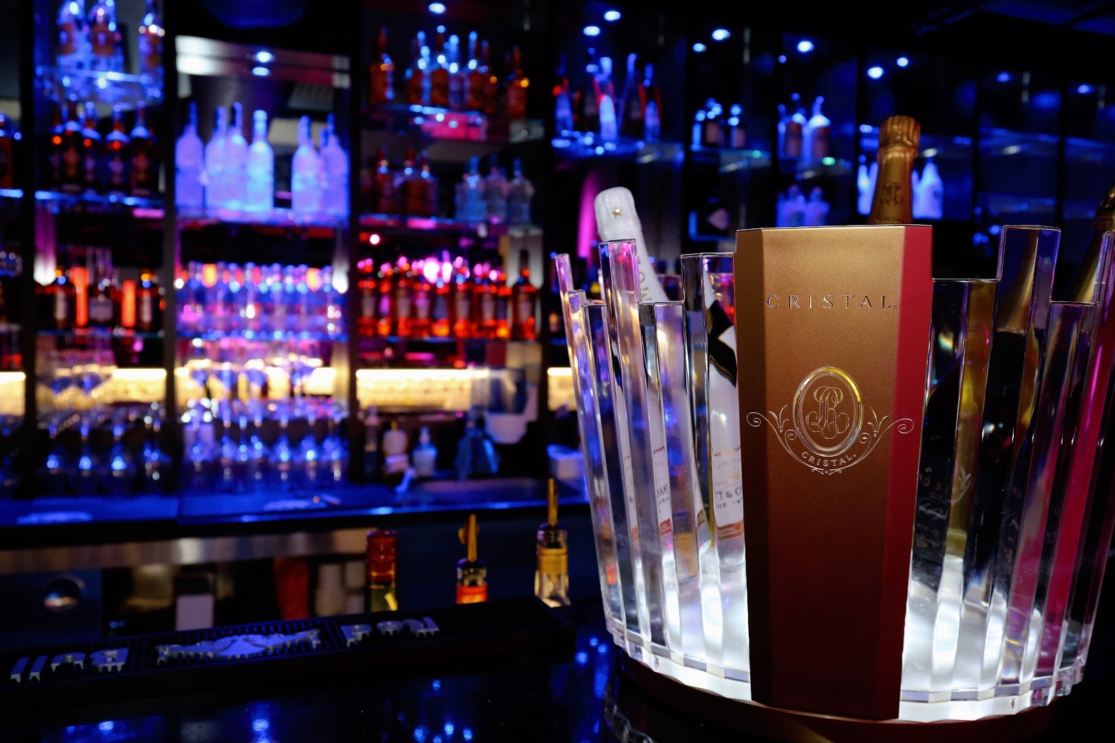 Crystal Club & Lounge | Stripclub | Tabledance | Live Shows | Nightclub - Nightclub in Volketswil, Switzerland