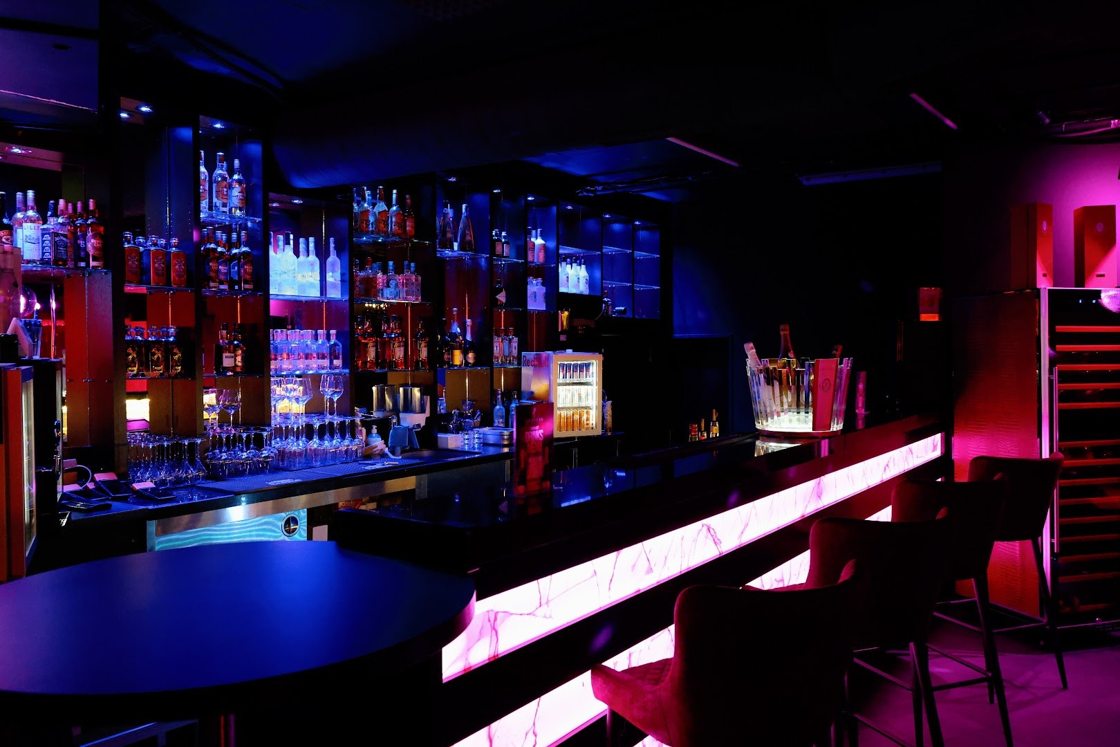 Crystal Club & Lounge | Stripclub | Tabledance | Live Shows | Nightclub - Nightclub in Volketswil, Switzerland
