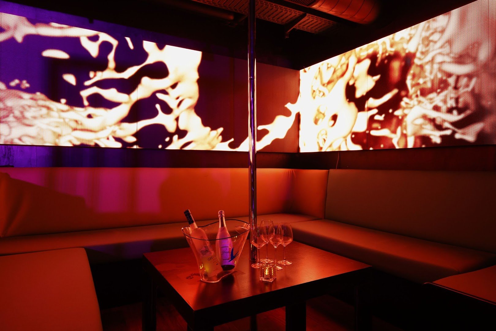 Crystal Club & Lounge | Stripclub | Tabledance | Live Shows | Nightclub - Nightclub in Volketswil, Switzerland