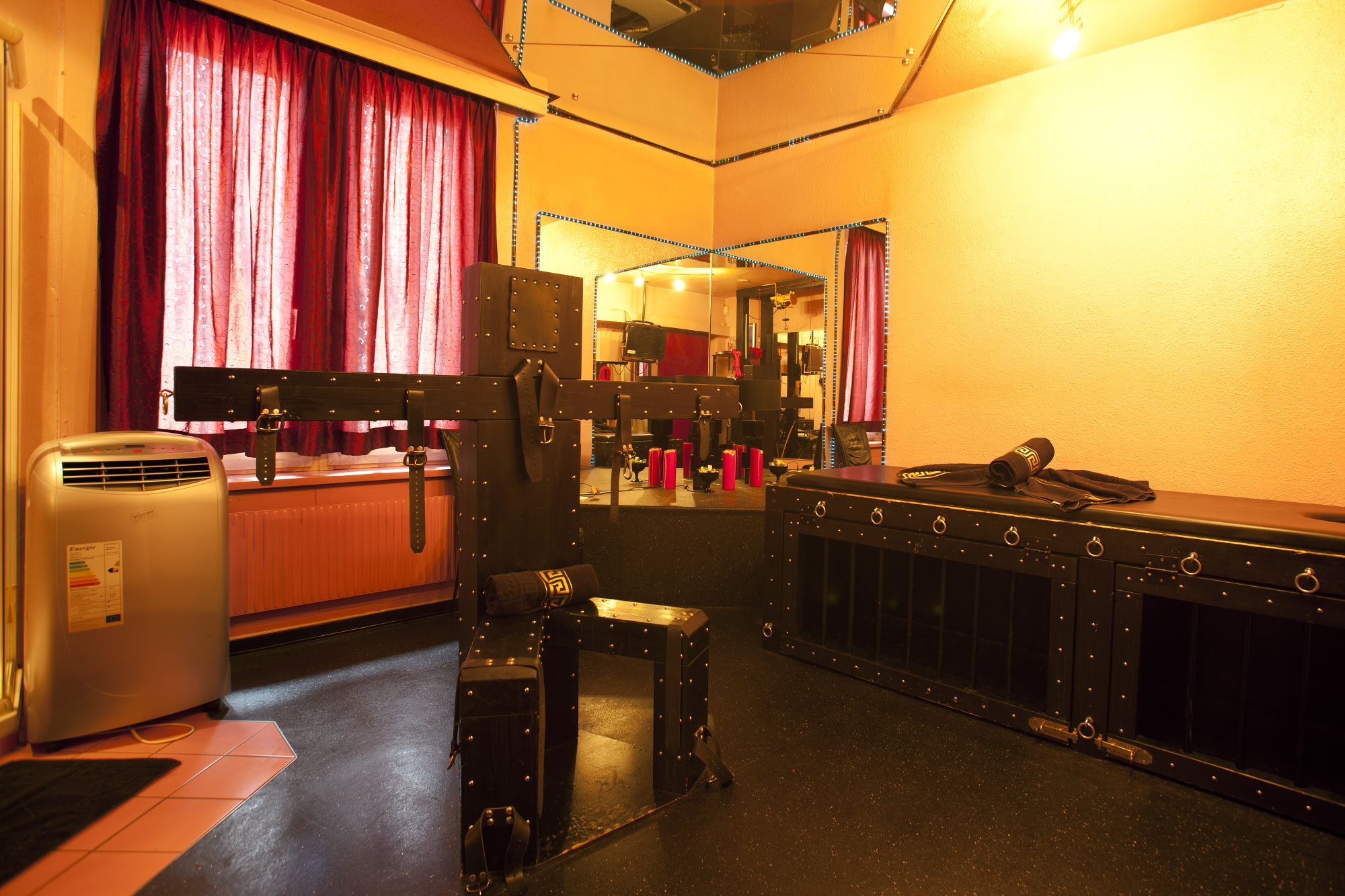Sex Club Villa166 - Brothel in Zurich, Switzerland