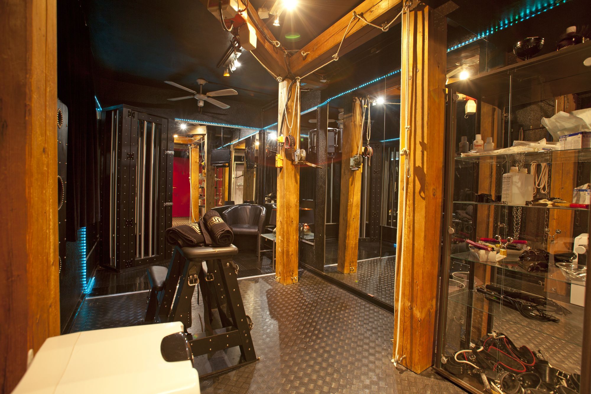 Sex Club Villa166 - Brothel in Zurich, Switzerland