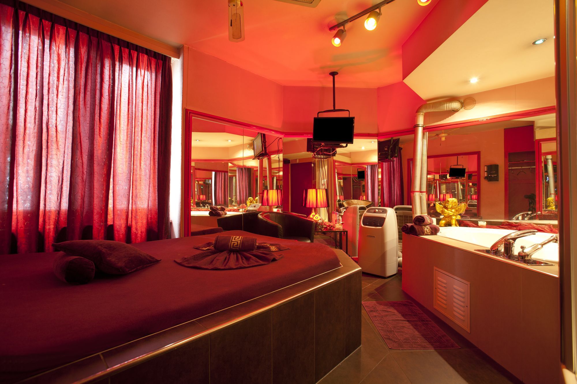 Sex Club Villa166 - Brothel in Zurich, Switzerland