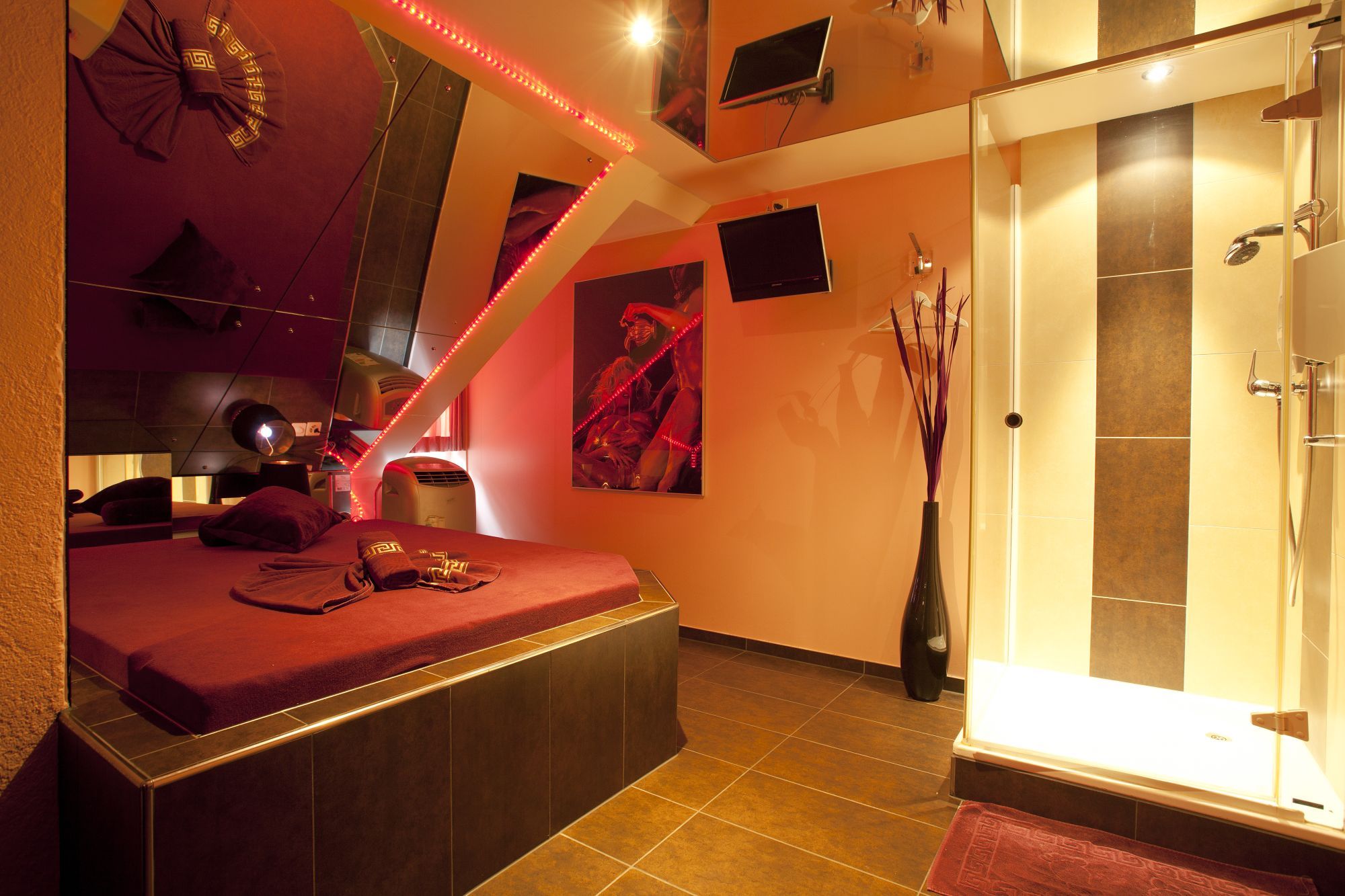Sex Club Villa166 - Brothel in Zurich, Switzerland