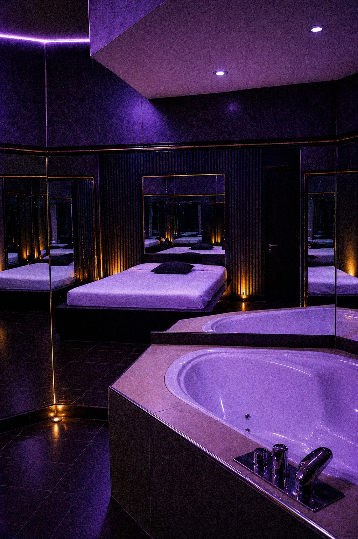 Sex Club Villa166 - Brothel in Zurich, Switzerland
