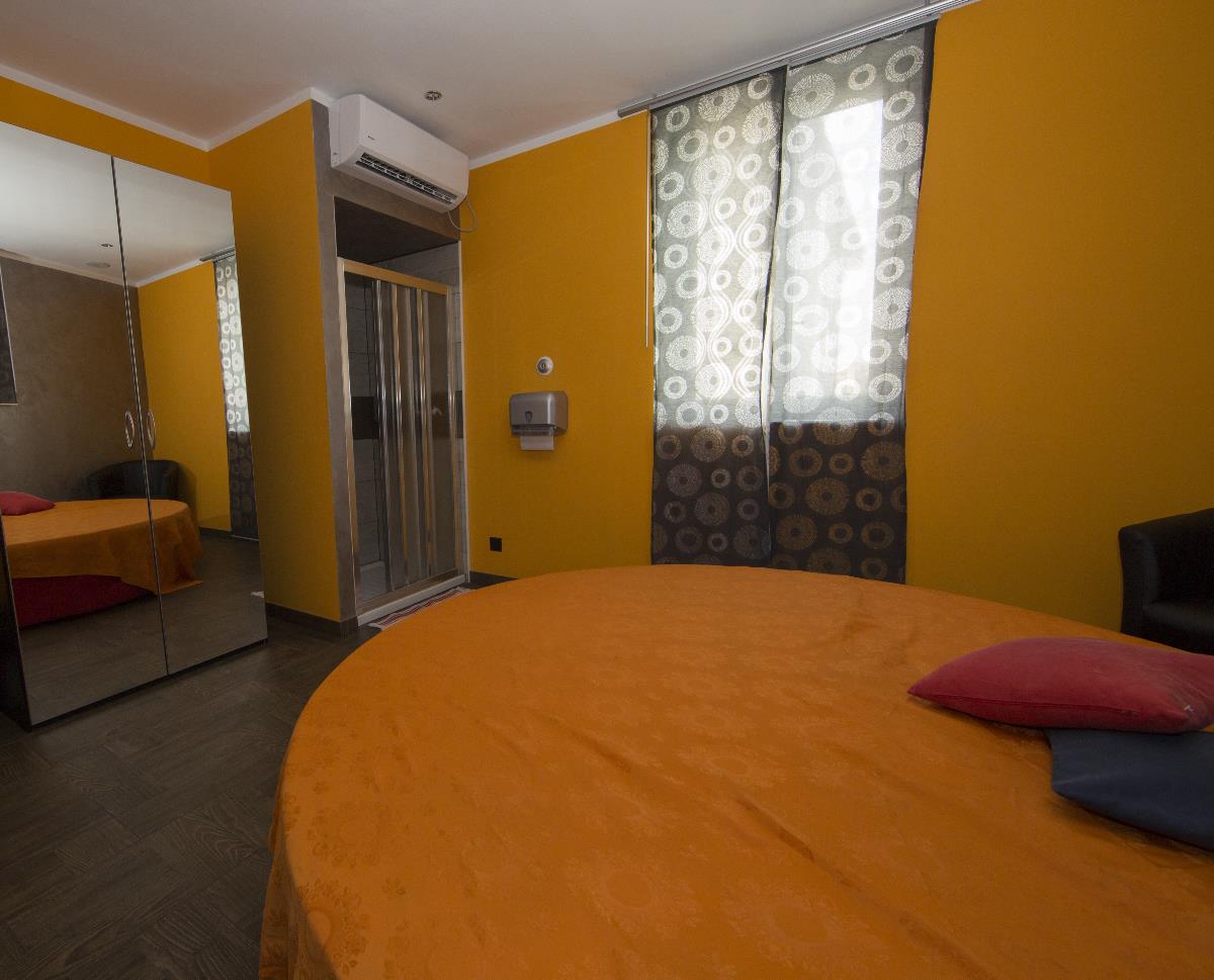 Maxim Club - Erotic Massage in Zurich, Switzerland