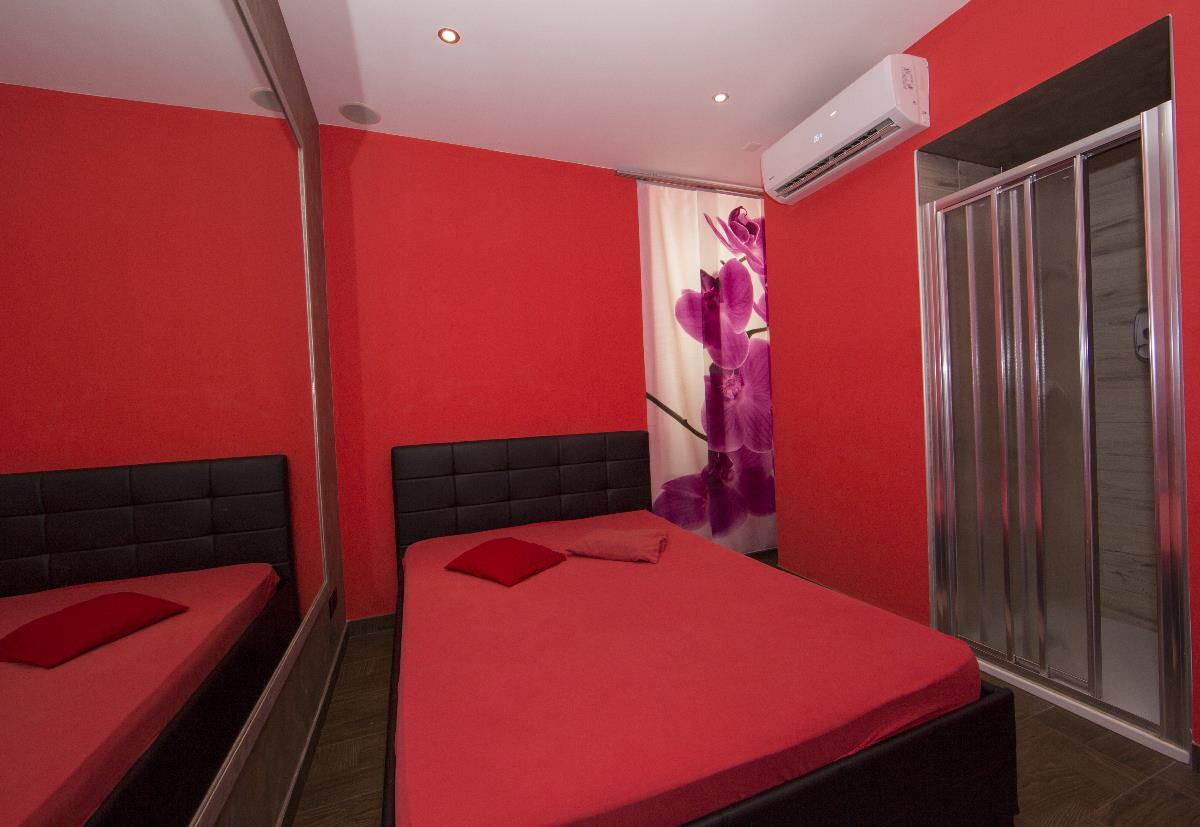 Maxim Club - Erotic Massage in Zurich, Switzerland