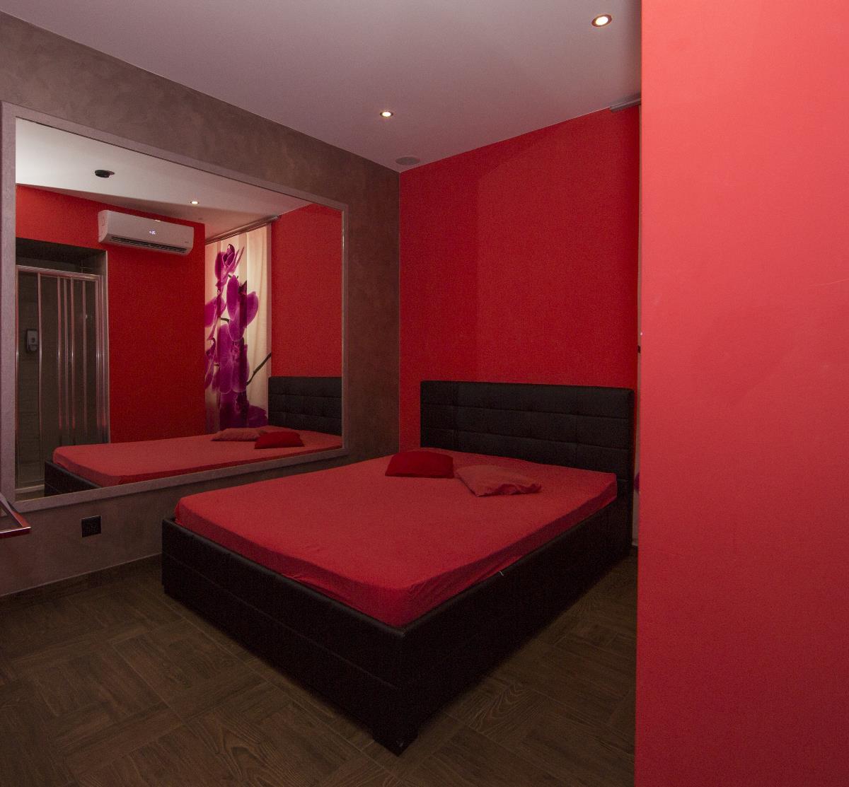 Maxim Club - Erotic Massage in Zurich, Switzerland