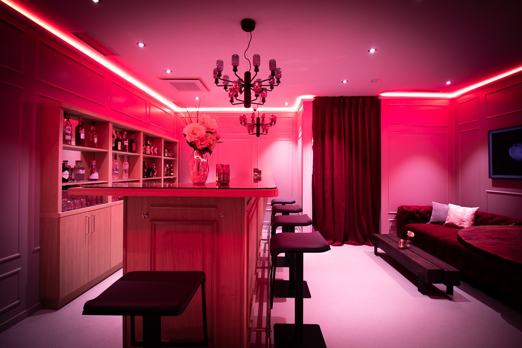 Maxim Club - Erotic Massage in Zurich, Switzerland